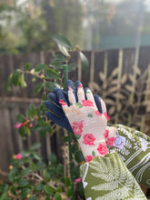 Rose with Green and White Leaves sleeve