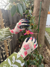 Rose with Green and White Leaves sleeve